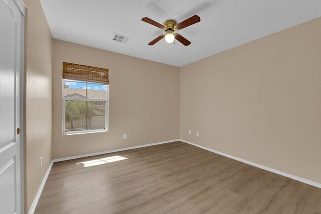 Foto del edificio - Well Maintained 3 bedrooms/2.5 bathroom Ho...