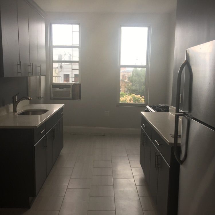 Foto principal - 1112 Willoughby Ave