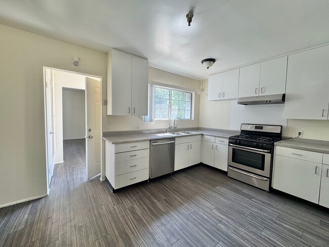 Building Photo - Spacious Pomona Home with Huge Backyard