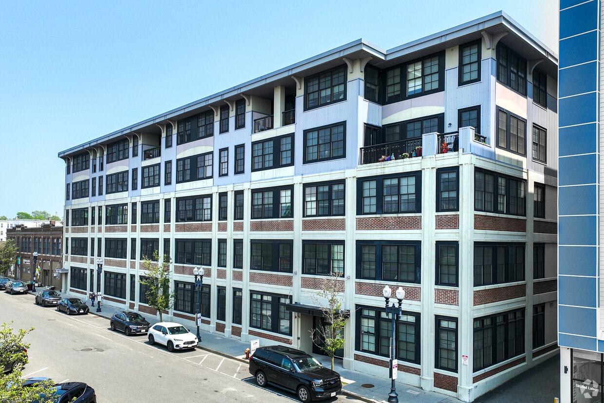 Primary Photo - 24 Mount Vernon Apartments