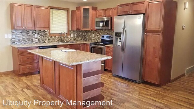 Building Photo - 4 br, 2.5 bath House - 510 16th Street SW