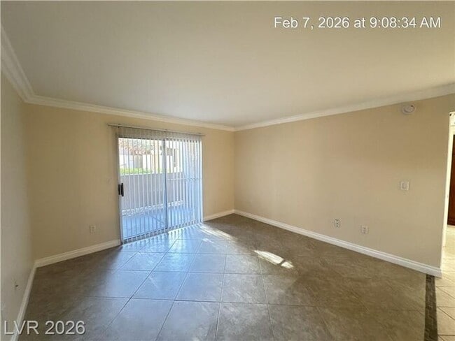 Foto del edificio - FANTASTIC 1ST FLOOR UNIT IN GATED COMMUNITY-NW!!