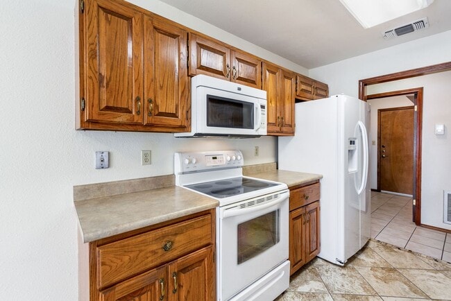Building Photo - 57 Woodcreek Dr