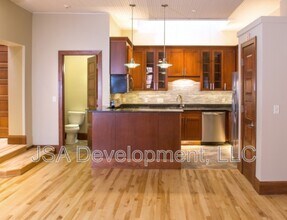 Building Photo - 223 W 4th St Building Photo - 223 W 4th St