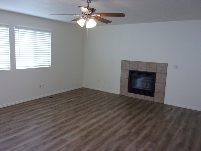Foto del edificio - 1919 Twilight Ln E