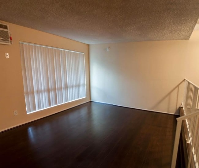Building Photo - 20431 Saticoy St