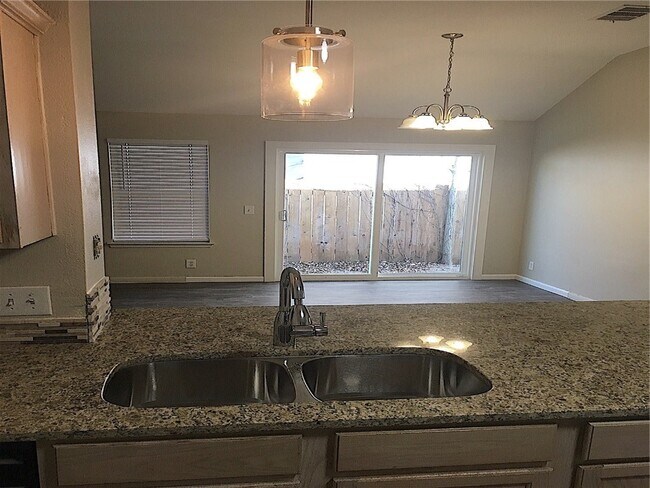 Foto del edificio - 5009 Edenbourgh Ln