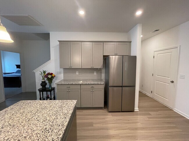 Foto del edificio - Brand New 3bed 2.5 Bath Townhouse. Shelbyv...