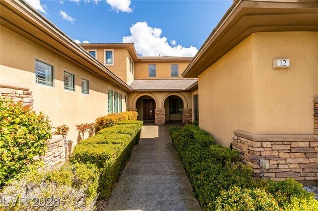 Foto del edificio - Elegant Anthem Country Club Residence with Spa, Balcony & 3-Car Garage