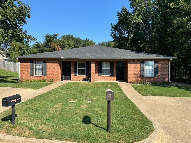 Foto del edificio - 16011 Echo Glen Dr