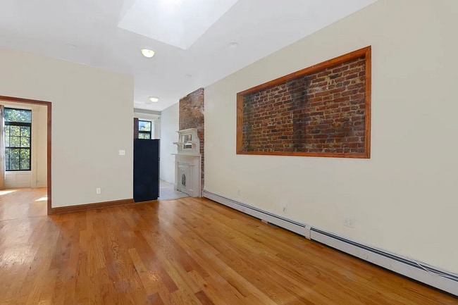 Foto del edificio - 751 Putnam Ave