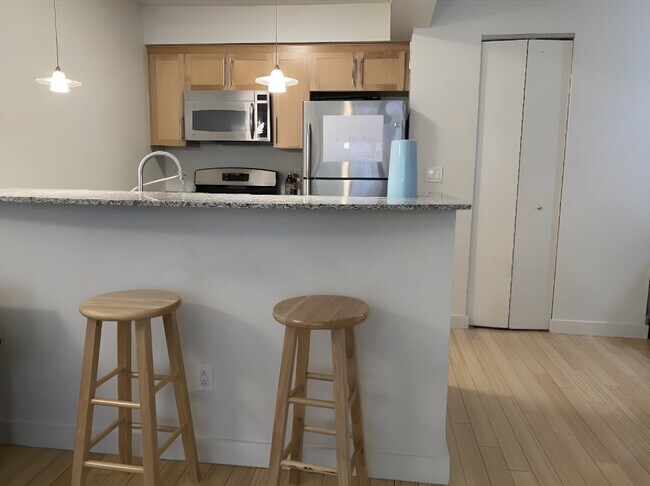Building Photo - 516 W 47th St