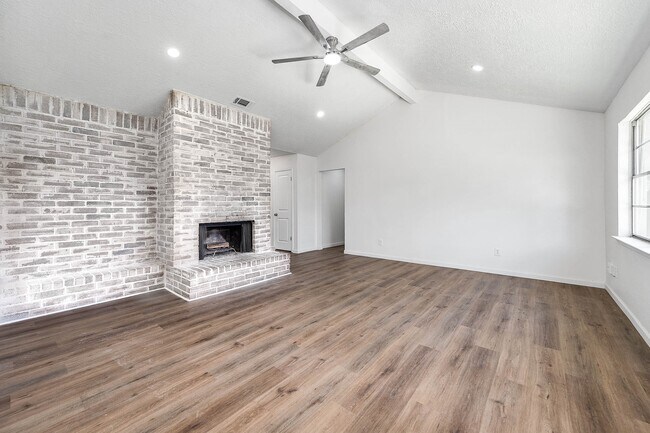 Building Photo - 6526 Lynngate Dr