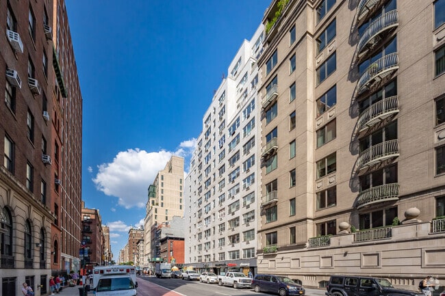 Building Photo - 150 E 77th St