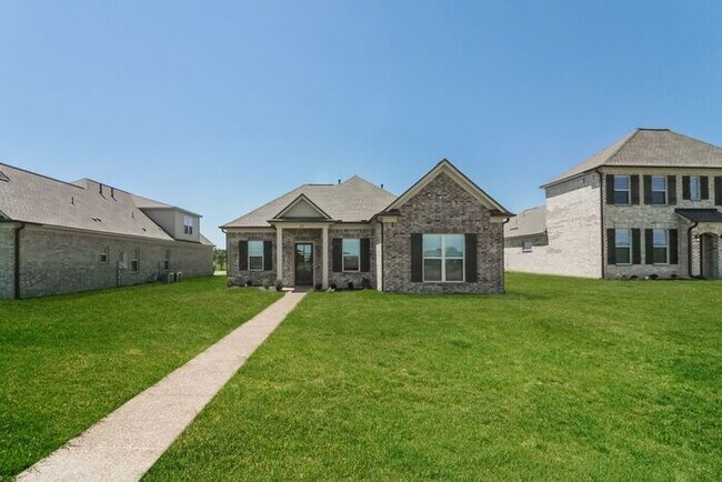 Building Photo - Now Leasing a 4-Bedroom 3 Bath In Somervil...