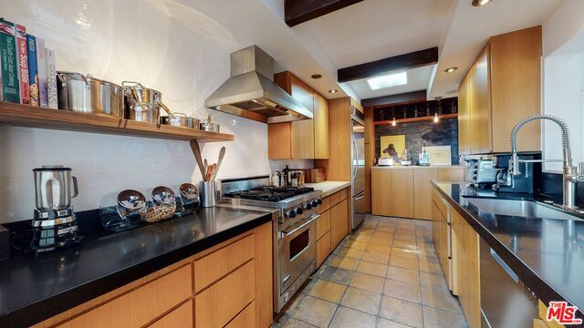 Foto del edificio - 8715 Sunset Plaza Pl