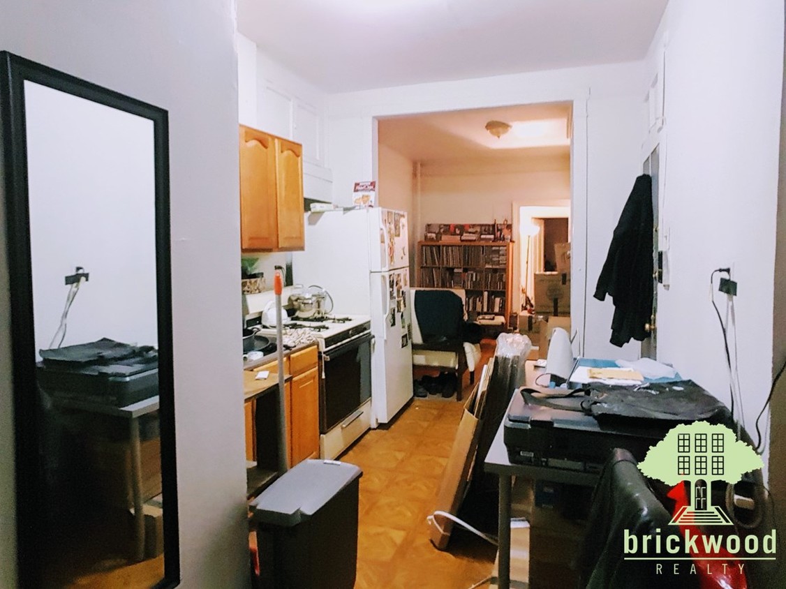 Primary Photo - 23 Ingraham St