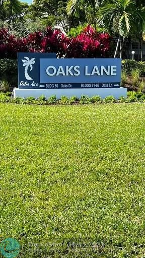 Foto del edificio - 350 Oaks Ln