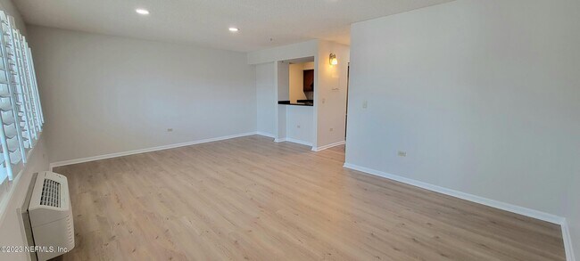 Building Photo - 222 14th Ave N
