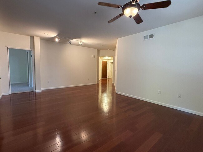 Foto del edificio - Modern 3 Bedroom 2 Bathroom Condo at the Monte Vista in Downtown San Jose