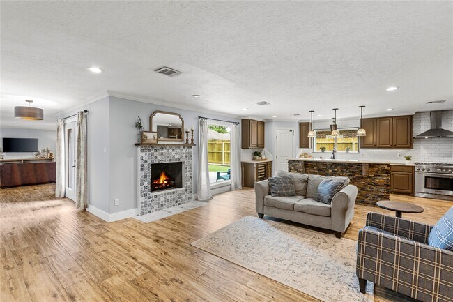 Foto del edificio - 112 April Wind Dr E