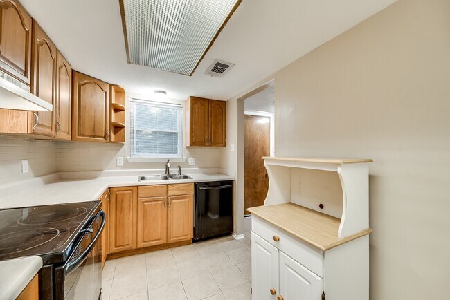 Building Photo - Great home on a corner lot!  Garland ISD