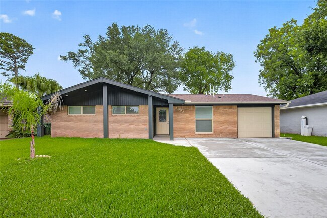 Building Photo - 5803 Greencraig Dr