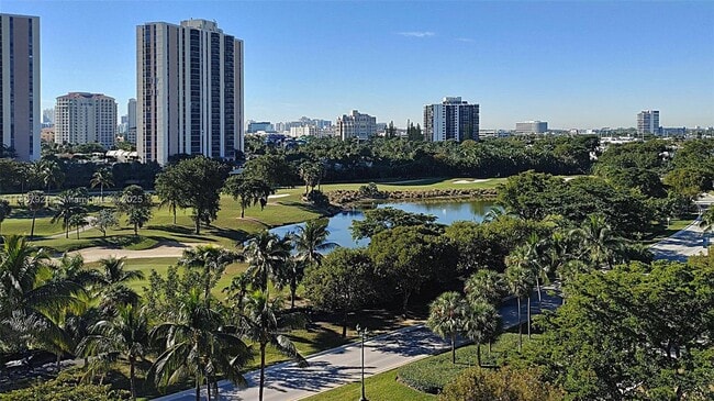 Foto del edificio - 3301 N Country Club Dr