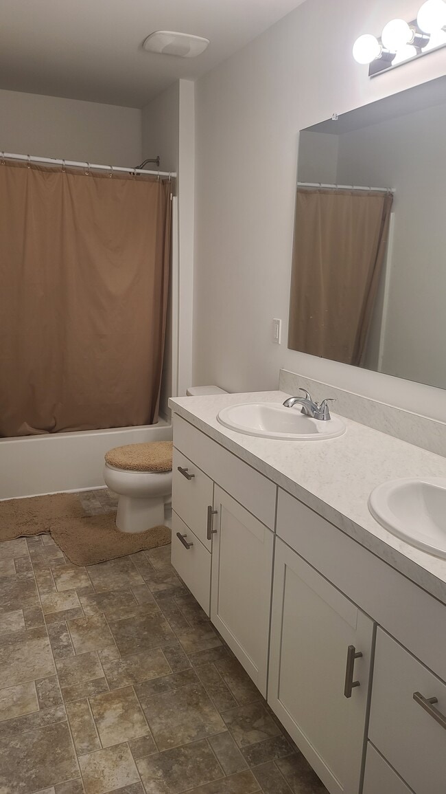 Building Photo - 52397 Splendor Dr