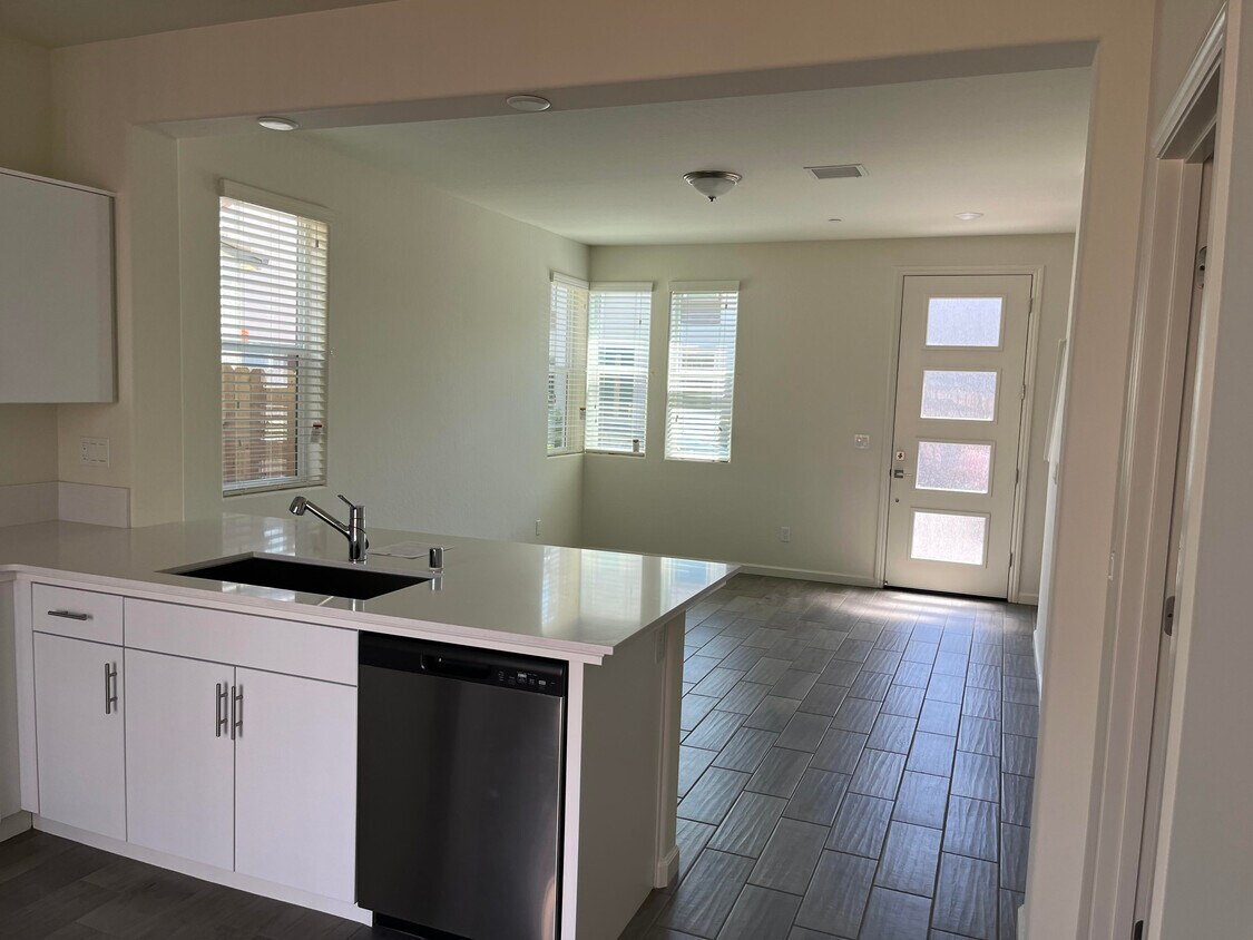 Living room view - 2046 N Hammel Ln