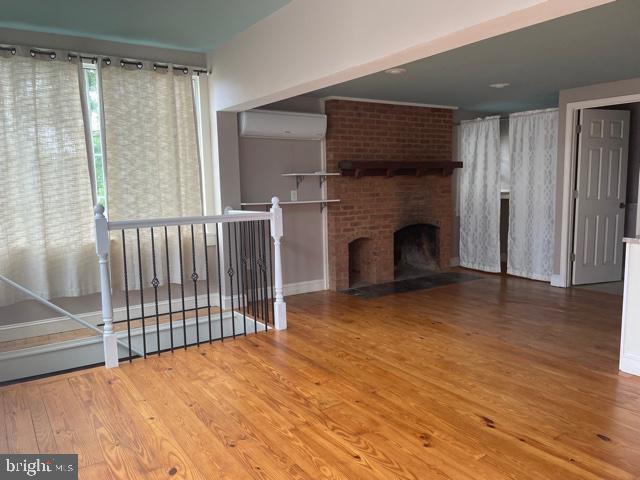 Primary Photo - 301 E Marshall St