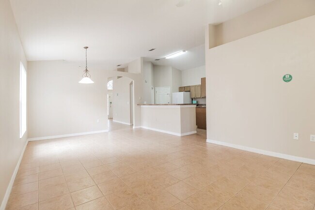 Foto del edificio - 2131 Colonial Woods Blvd