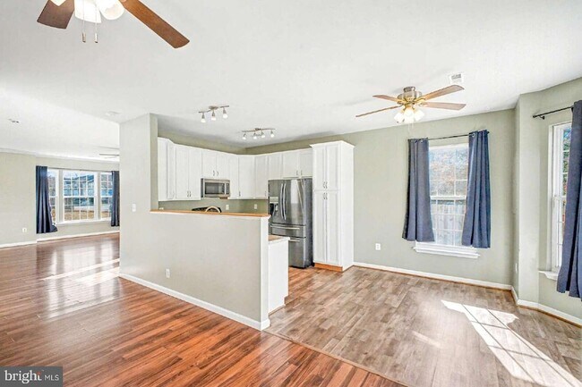 Foto del edificio - 5218 Drakes Ct