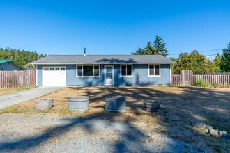 Building Photo - 634 N El Mirador St