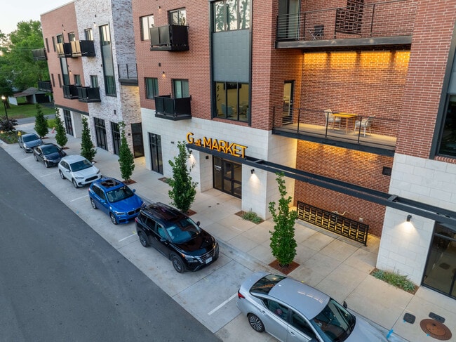 Building - G at Market