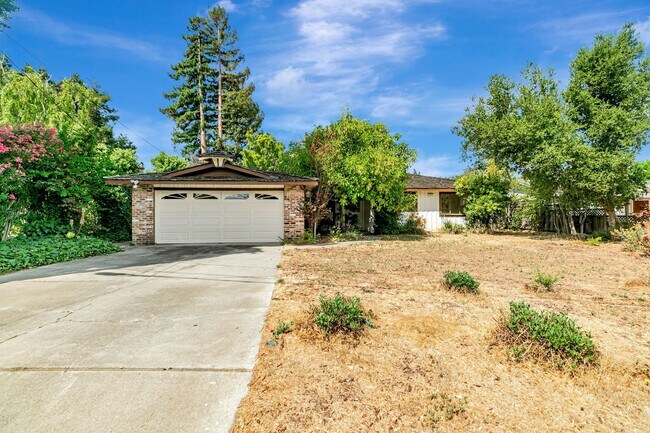 Foto del edificio - Classic Ranch Style Home in Top School Dis...