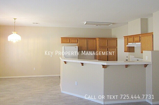 Foto del edificio - 3 BEDROOM 2.5 BATH TOWN HOME NEAR LAKE MEA...
