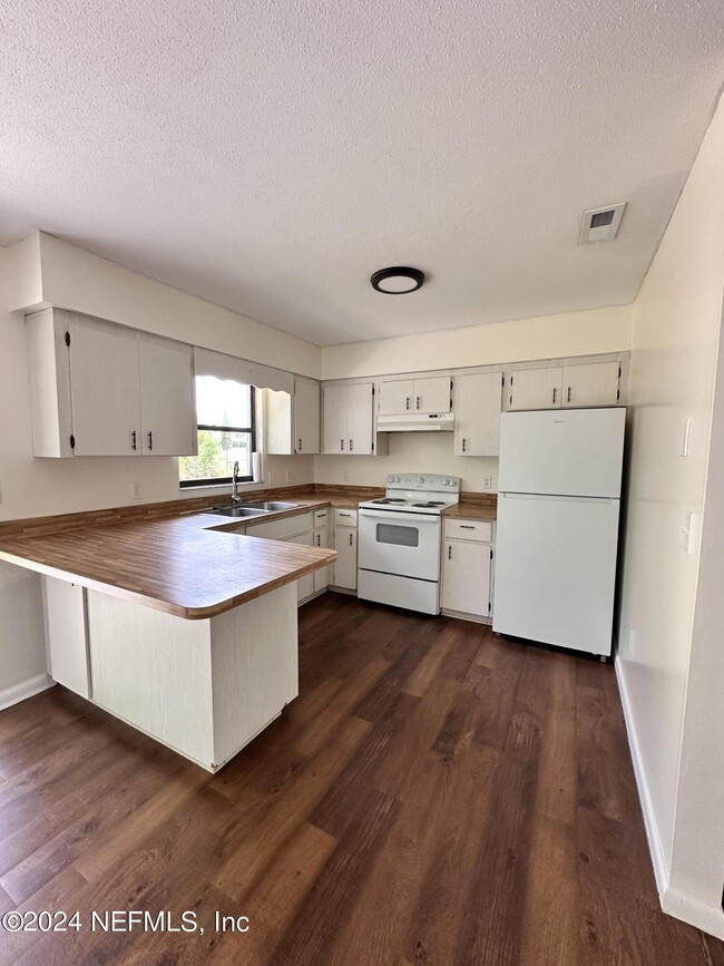Foto del edificio - 671 SW Bird Ave