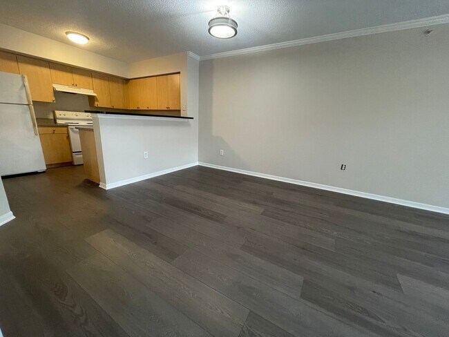 Building Photo - ANNUAL RENTAL - 1 BED / 1 BATH THE SANCTUA...