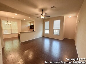 Foto del edificio - 602 Creekside Cir