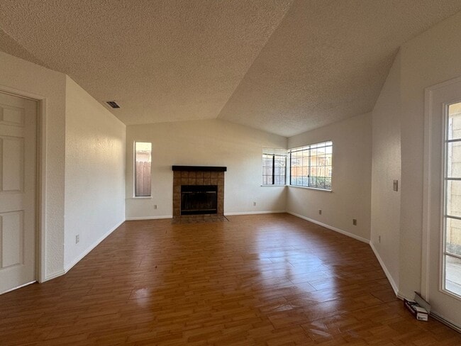 Building Photo - Located in a great neighborhood 4Bdm 2Ba Home With 2Car Garage