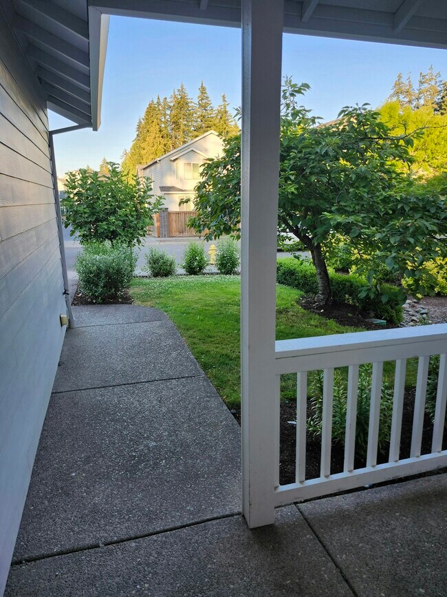 Building Photo - 203 NE 55th Ave