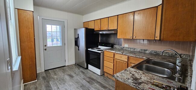 Foto del edificio - 214 S Church St