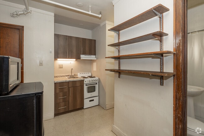 Shared Studio A-B - 5748 Blackstone