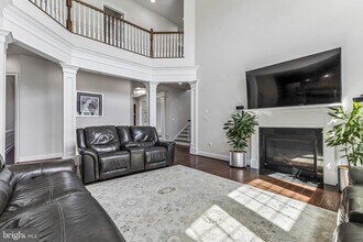 Building Photo - 42058 Barrymoore Pl