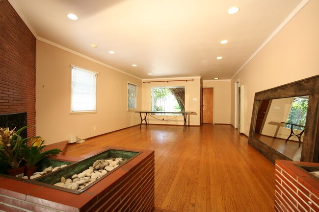 Living Room - 2202 Pacific Ave