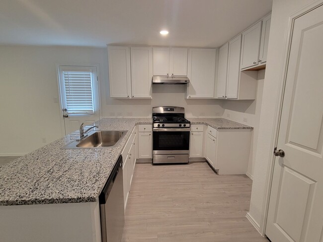 Building Photo - New 3/2/2 Home for Lease in NW Morgan Heights