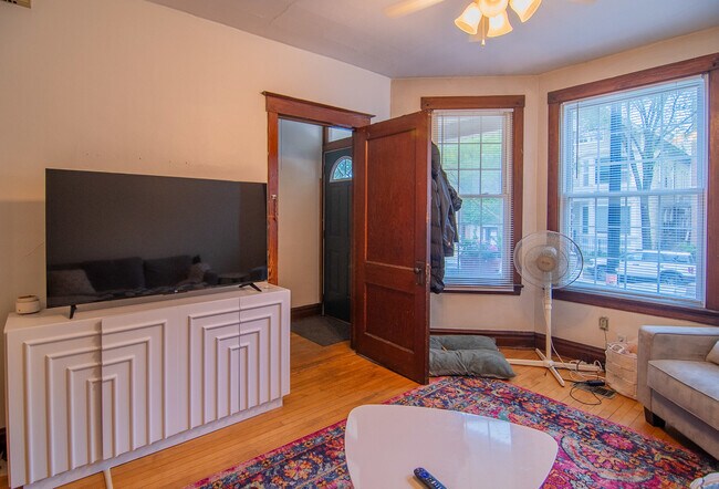 Foto del edificio - 2550 N Southport Ave
