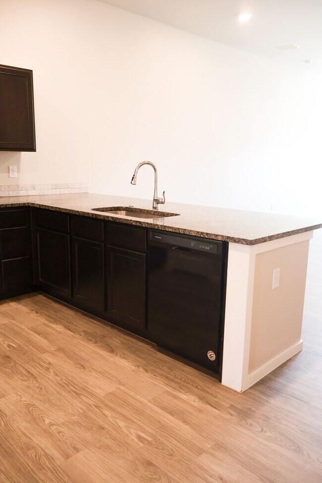 Building Photo - Upland Heights- 7055