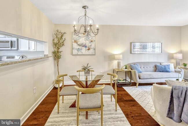 Foto del edificio - 15462 Windsong Ln